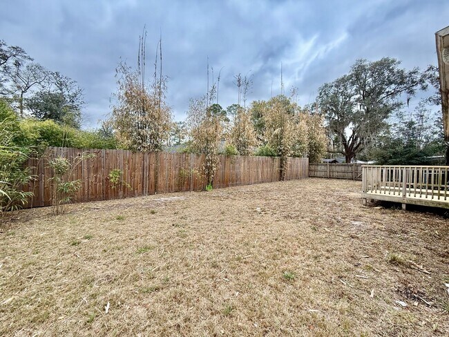 Building Photo - Spacious 3-Bed, 2-Bath Home with Private Yard in NW Gainesville