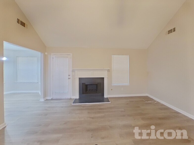 Building Photo - 5515 Sapphire Cir