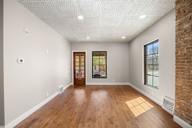 Building Photo - 400 N. 9th-4TH OFFSET