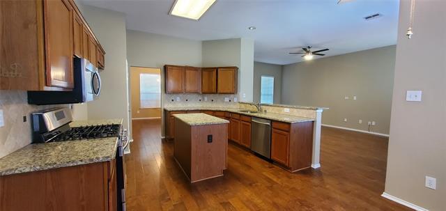 Building Photo - 10901 Camelot Dr
