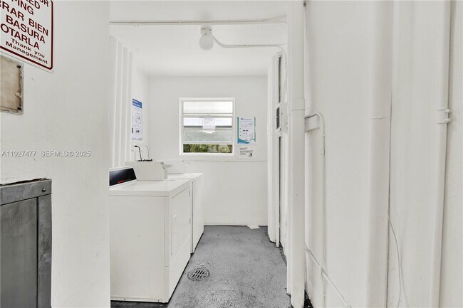 Building Photo - 1340 Lincoln Rd