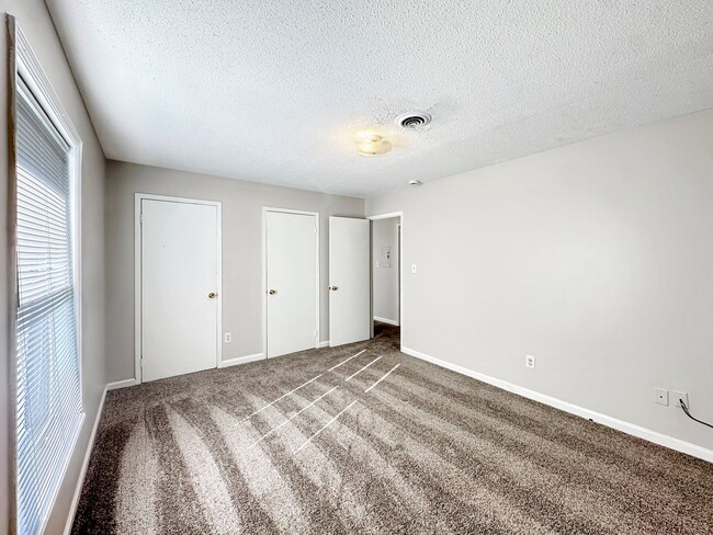 Building Photo - Charming, 2 bedroom apartment for rent!