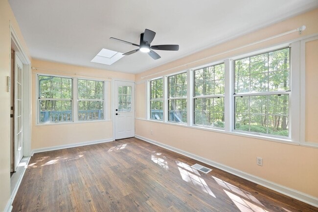 Building Photo - Location, location, location! 3 bedroom / 2 bath remodeled home in the middle of Fairfield Glade ...