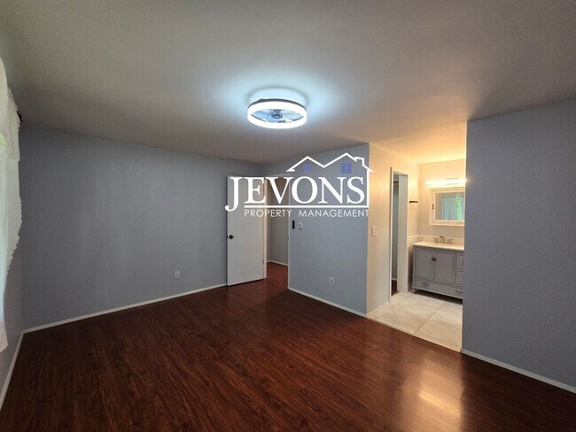 Building Photo - $500 Rent Credit - Comfortable family home...
