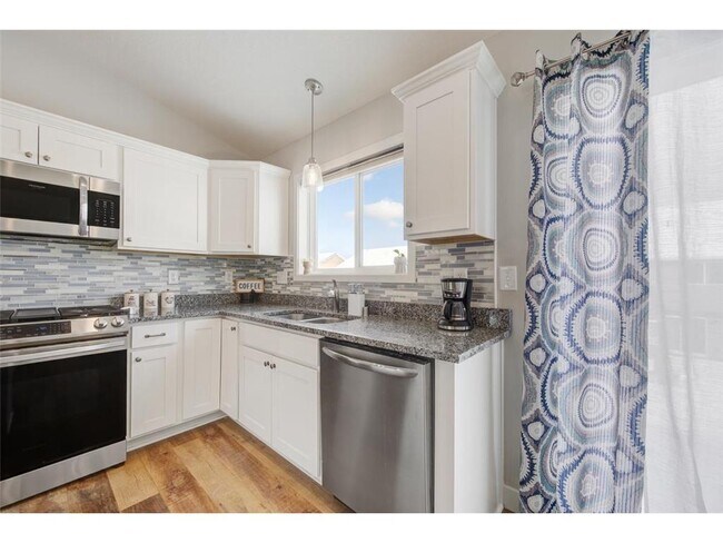 Building Photo - 1731 Riverside Dr