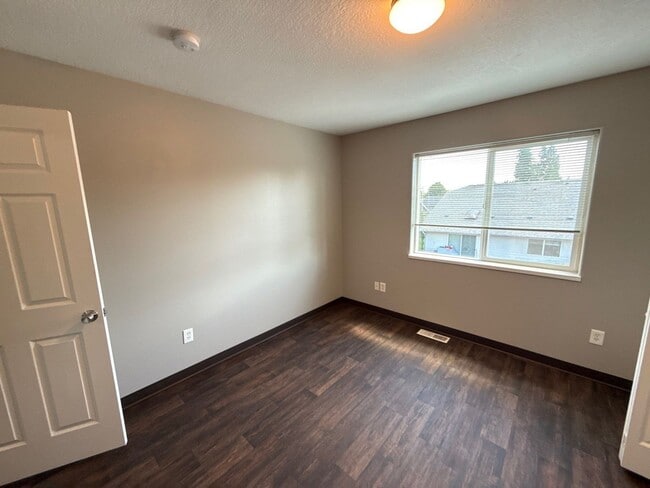 Building Photo - 4312 Sacramento Ct NE
