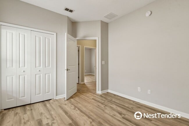 Building Photo - Five Bedroom Beauty in Plummer Creek!