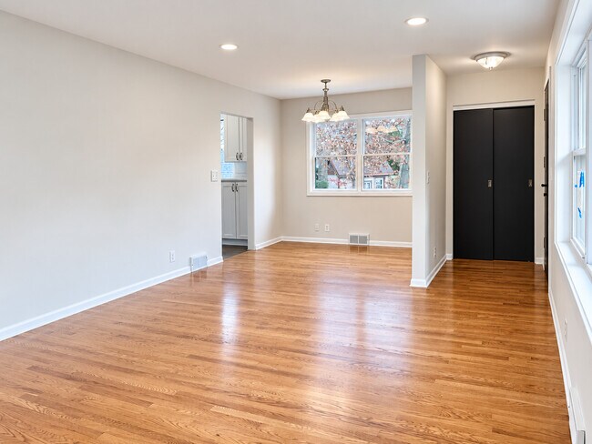 Building Photo - 21334 W Pepper Dr