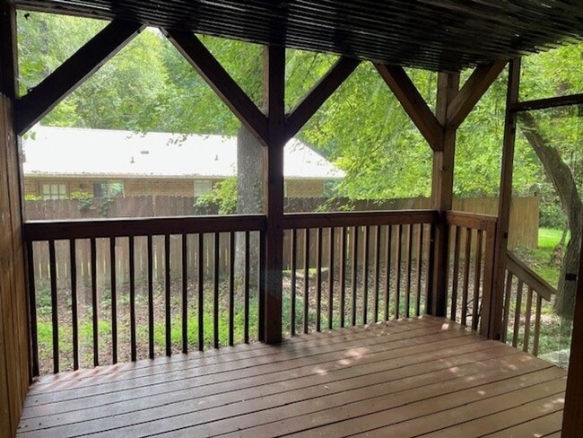 Building Photo - Spacious 3-Bedroom, 2-Bath located in the heart of Carrboro
