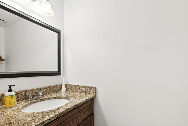 Building Photo - 1912 Bunnell Ct