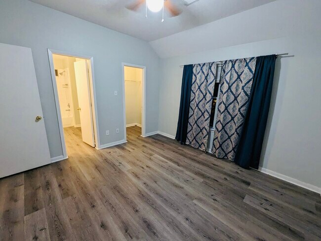 Building Photo - 6404 Mountain Pines Ln