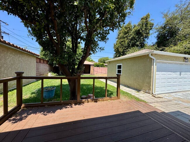 Building Photo - Charming Morningside Park Home Ready to Mo...