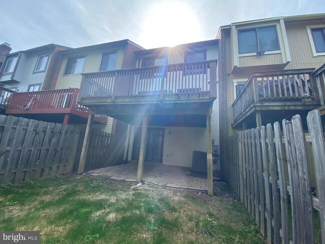 Building Photo - 2908 Cambridge Dr