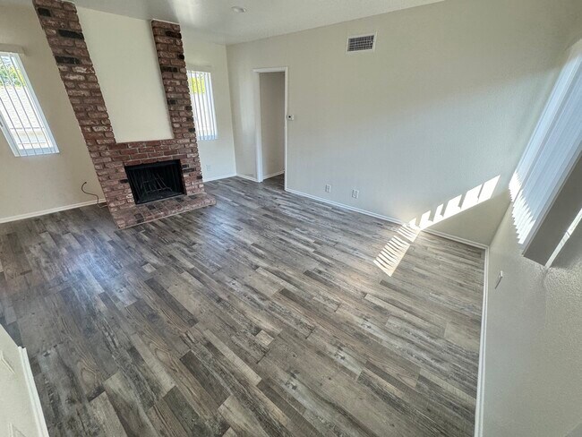 Building Photo - 5382 Circle Dr