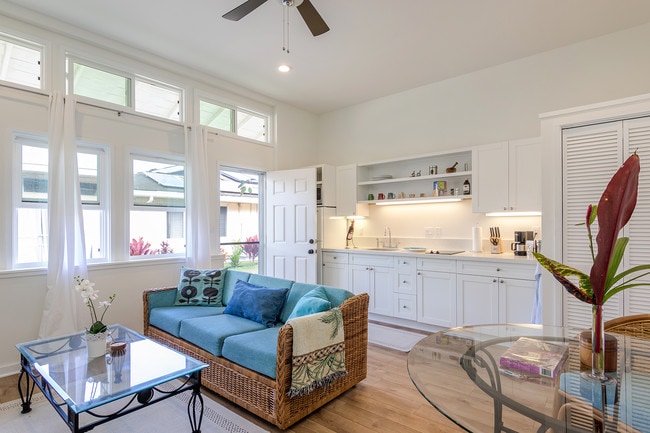 1 bedroom Apartment with private entrance - 244 Awakea Rd