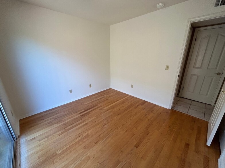 Building Photo - 1465 Oak Knoll Rd