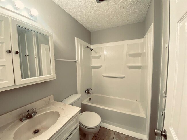 Building Photo - 12613 Tree Line Dr