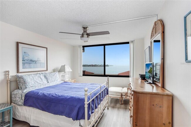 Building Photo - 6104 Palma Del Mar Blvd S