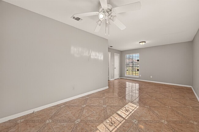 Building Photo - 10607 Bainbridge St