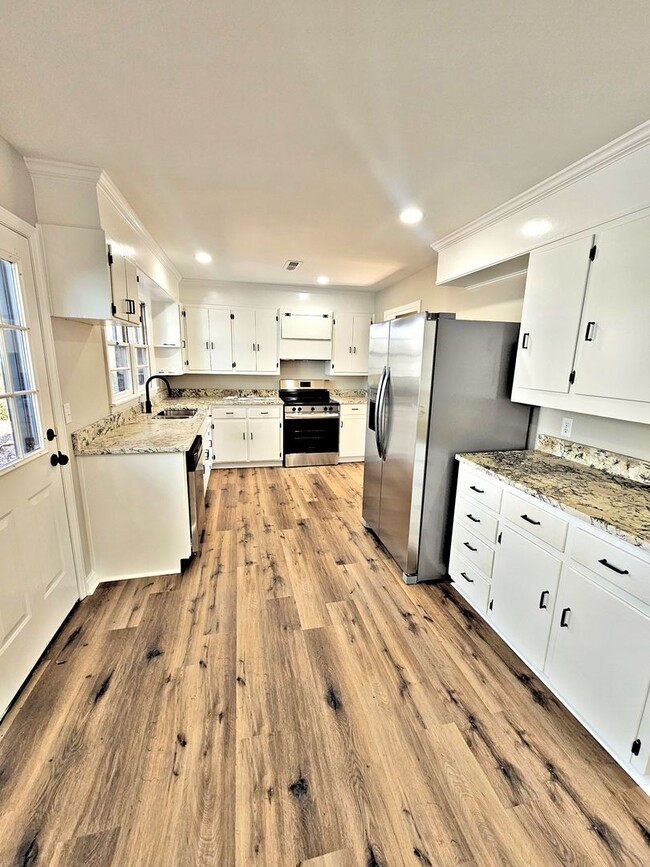 Building Photo - ***MOVE IN SPECIAL***HOUSE FOR RENT - HARTSELLE