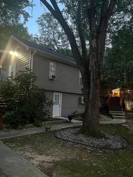 Building Photo - 1105 Sweetwater Cir