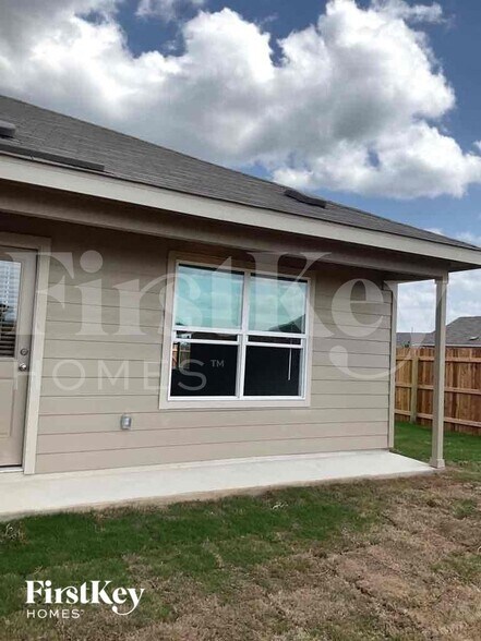 Building Photo - 31641 Acacia Vis