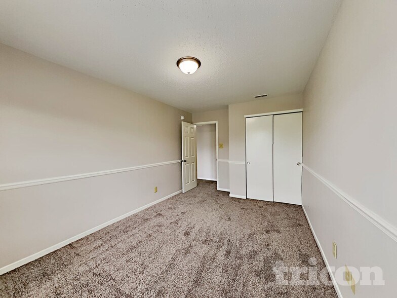 Building Photo - 746 Streamside Dr