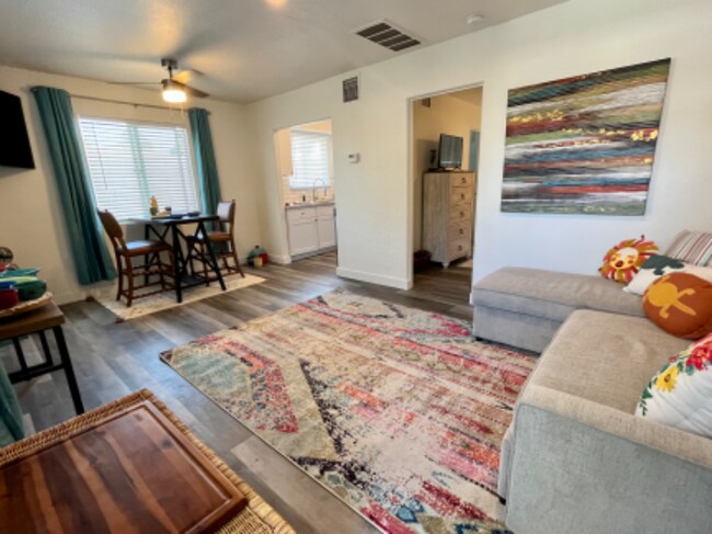 Building Photo - 920 E Montebello Ave