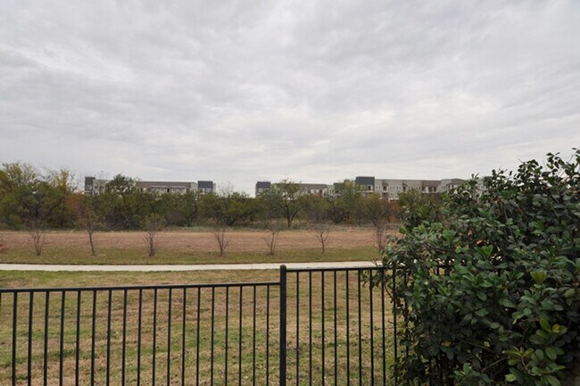 Building Photo - 9020 Brook Hill Ln