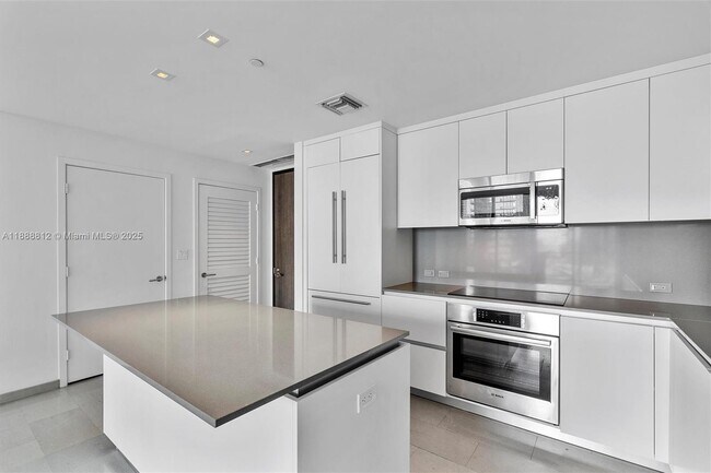 Building Photo - 88 SW 7th St