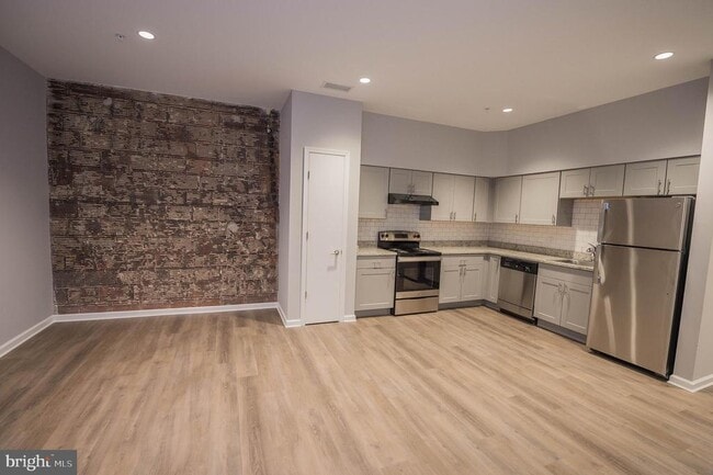 Building Photo - 218 W Main St