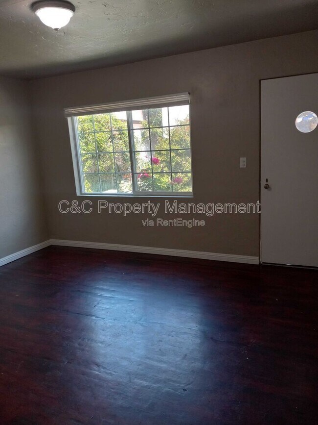 Building Photo - 116 Maple St