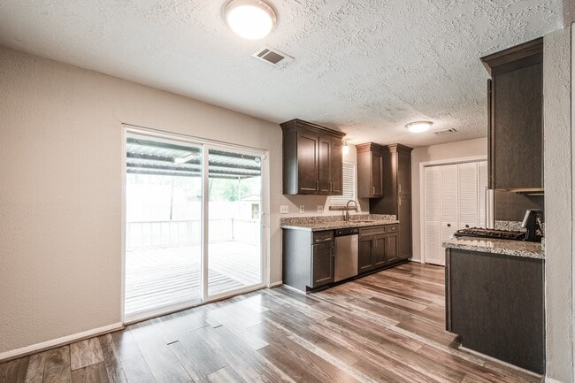 Building Photo - 318 Blue Tail Dr