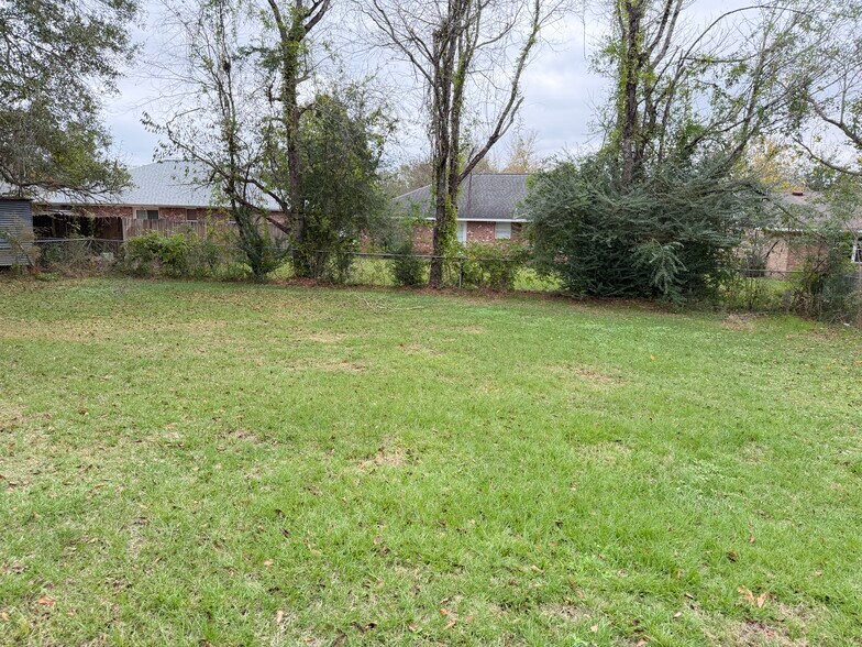 Building Photo - 2208 Angus St