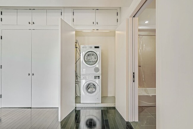 Building Photo - 30-11 21st St