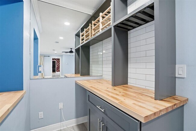 Building Photo - 2121 Park St N