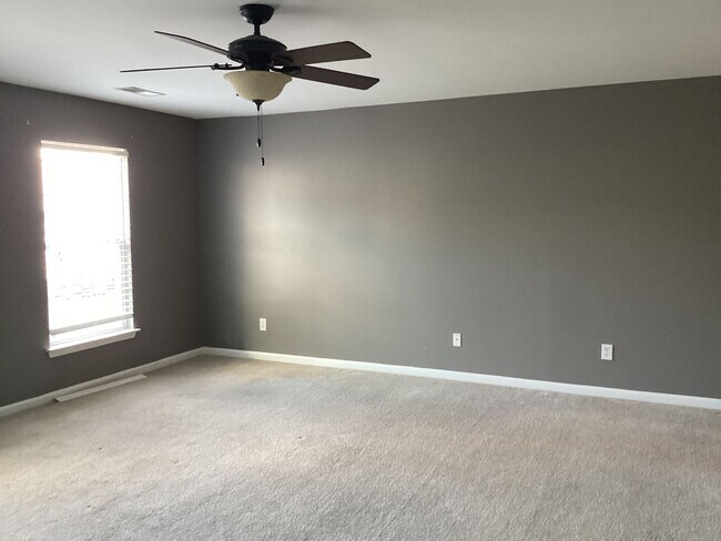 Building Photo - 116 Rosecliff Cir