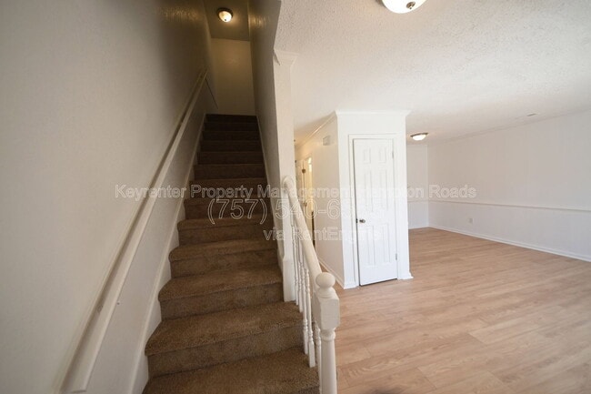 Building Photo - 701 Nottaway Dr