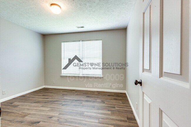 Building Photo - 2104 Loudenslager Dr