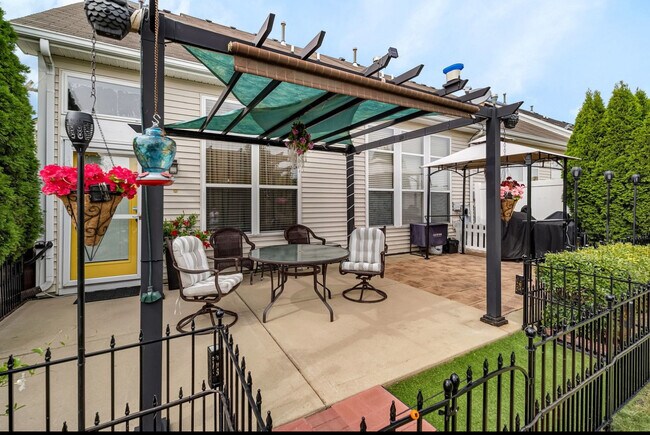 Building Photo - 916 Bluebell Cir