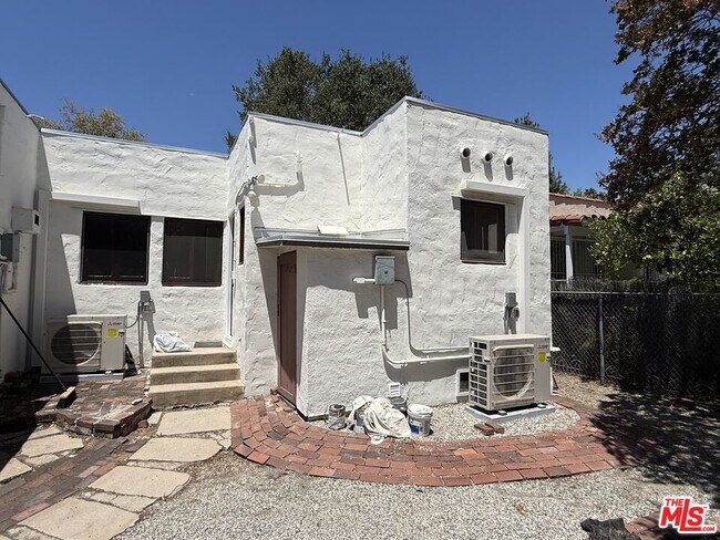 Building Photo - 92 S Sunnyslope Ave