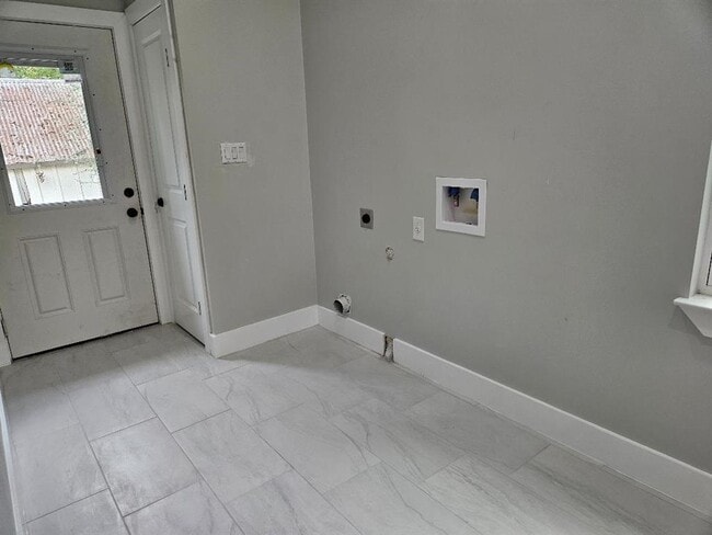 Building Photo - 700 N Avenue C