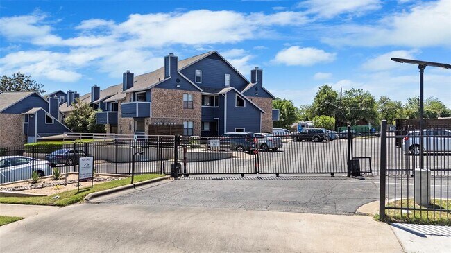 Building Photo - 2500 Burleson Rd