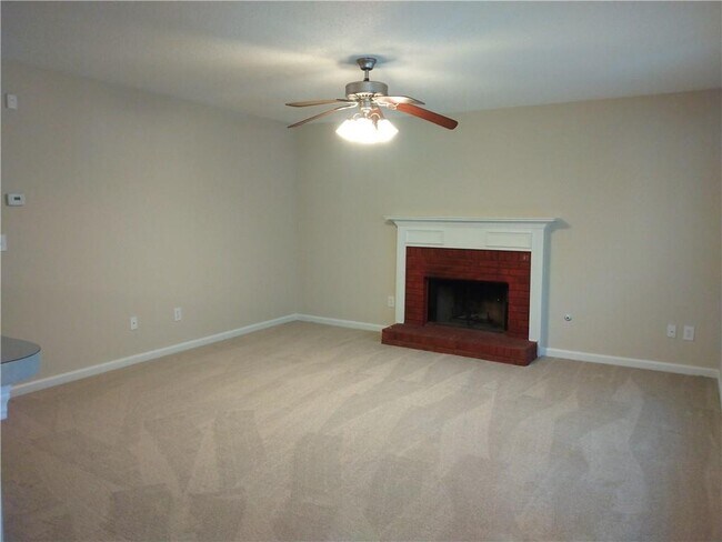 Building Photo - 131 Peachtree Glen Dr