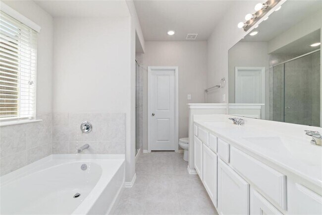Building Photo - 29805 Woodsons Edge Way