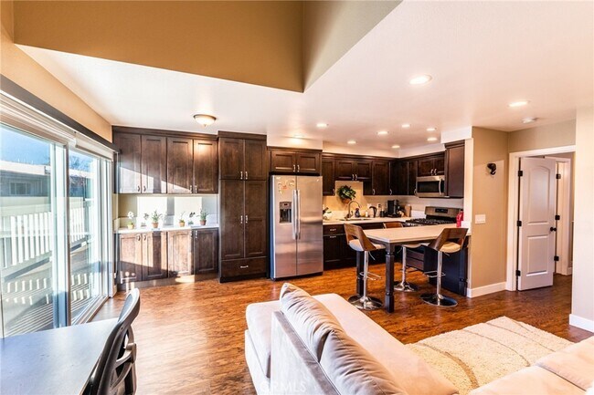 Primary Photo - 23821 Hillhurst Dr