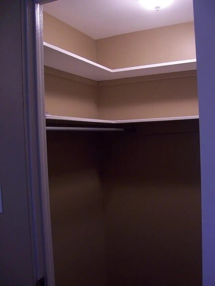 Building Photo - 8811 Schneider Ave