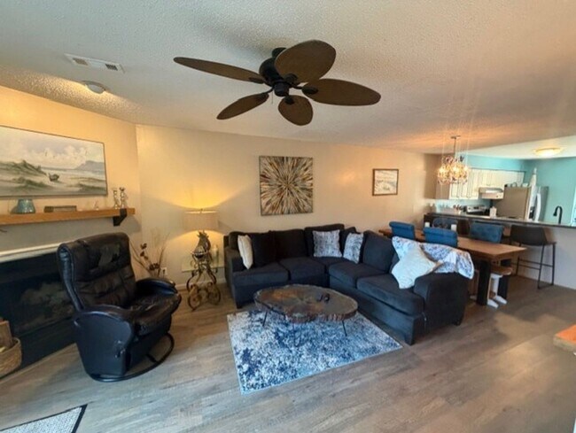 Building Photo - 801 Seawinds Ln