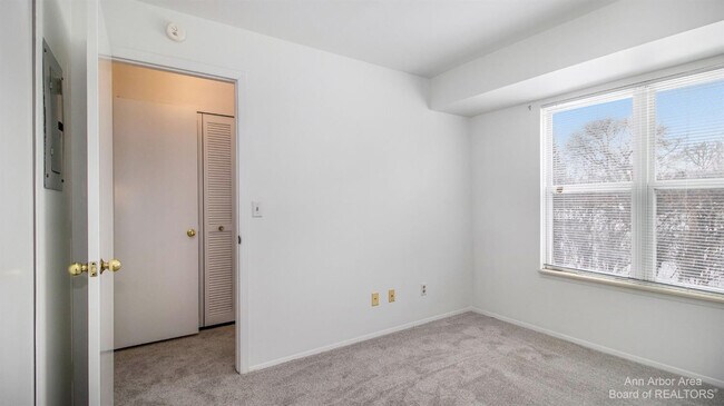 Building Photo - 2235 S Huron Pkwy