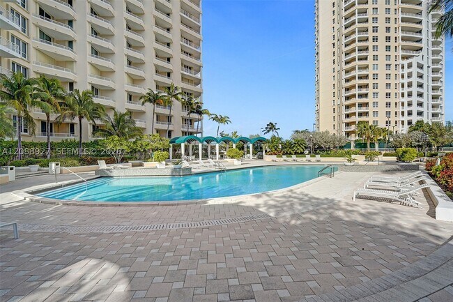 Building Photo - 888 Brickell Key Dr